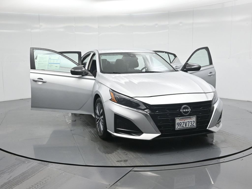 Used 2023 Nissan Altima 2.5 SV image 32