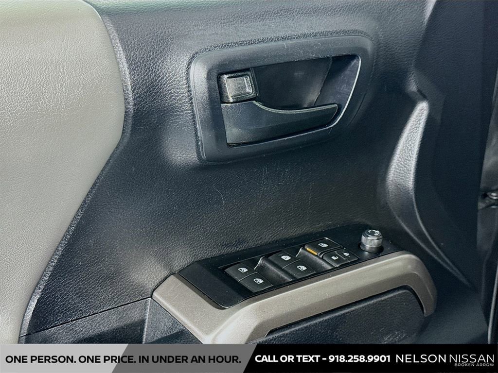 Used 2019 Toyota Tacoma SR5 AWD/4WD image 17