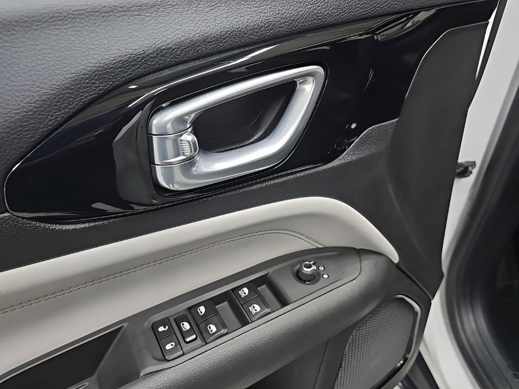 Used 2025 Jeep Compass Limited image 10