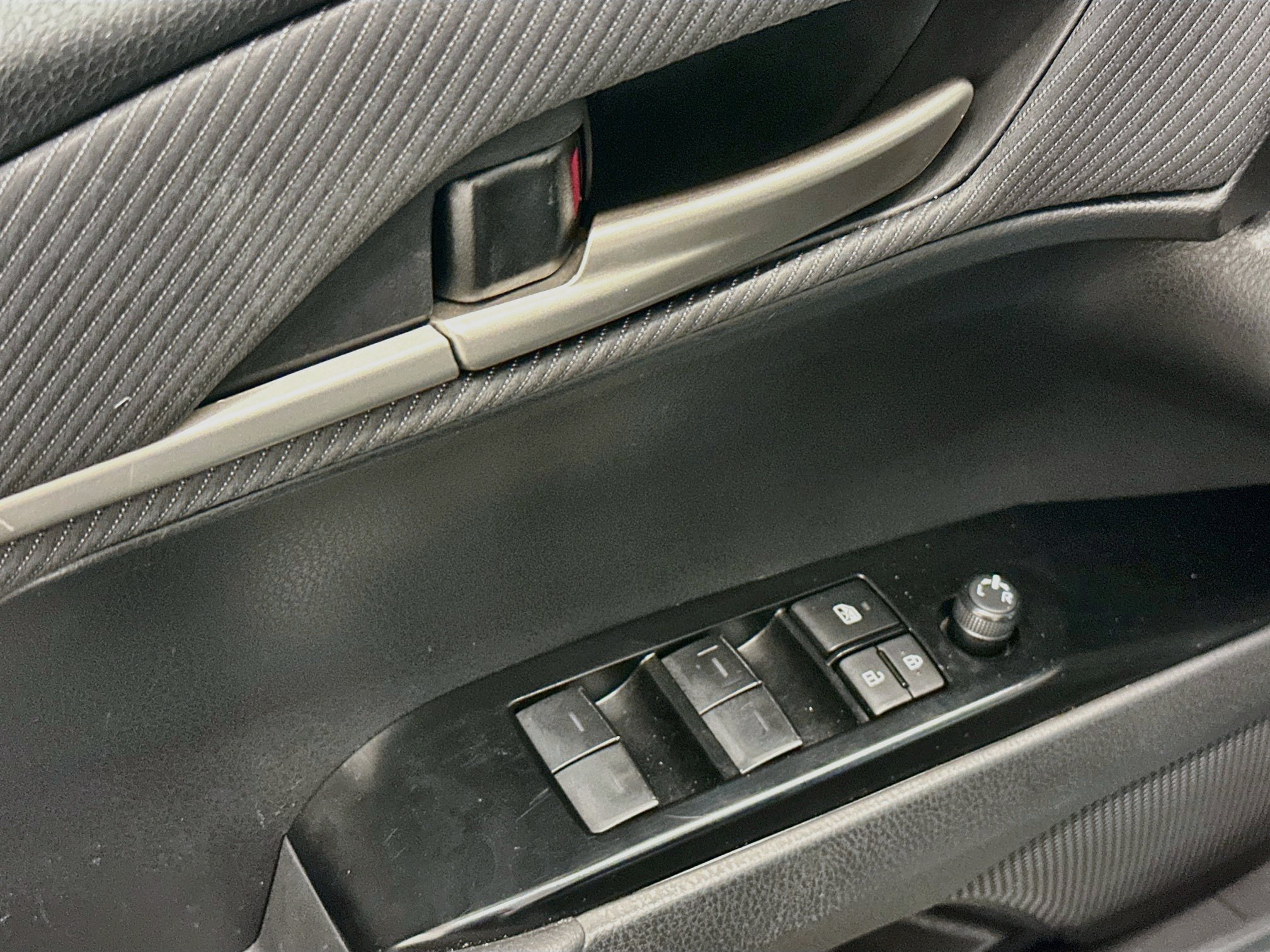 Used 2025 Toyota Camry SE FWD image 15