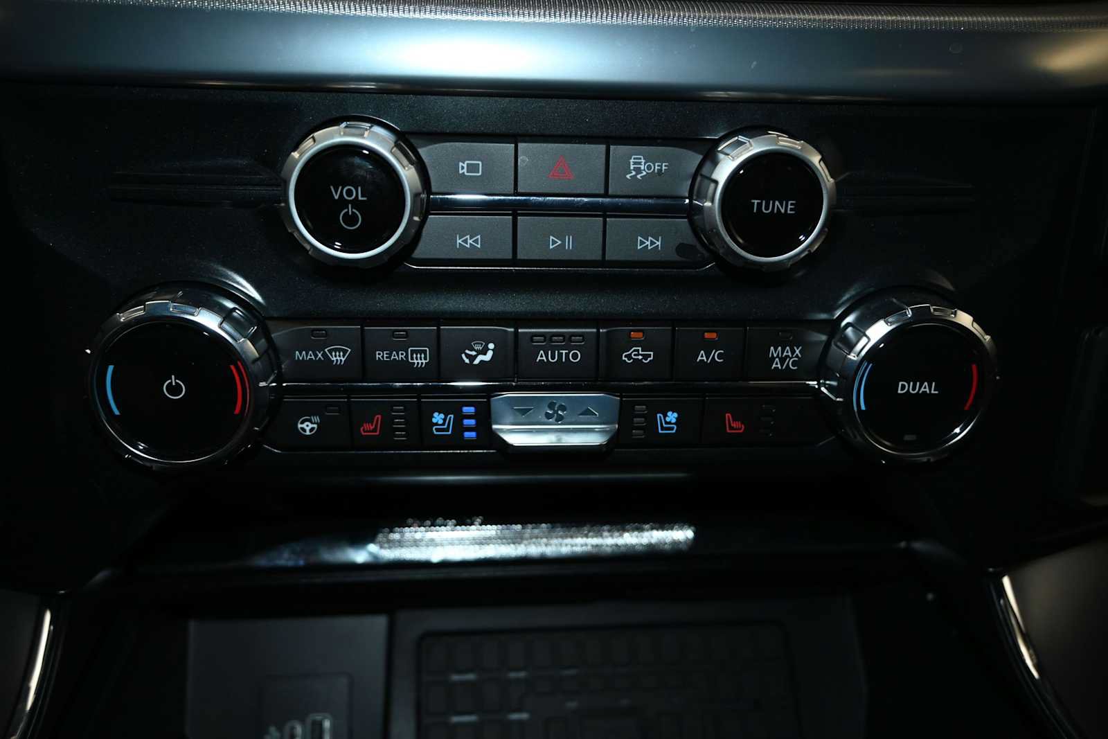 Used 2025 Ford F150 Lariat w/ Equipment Group 502A High AWD/4WD image 14