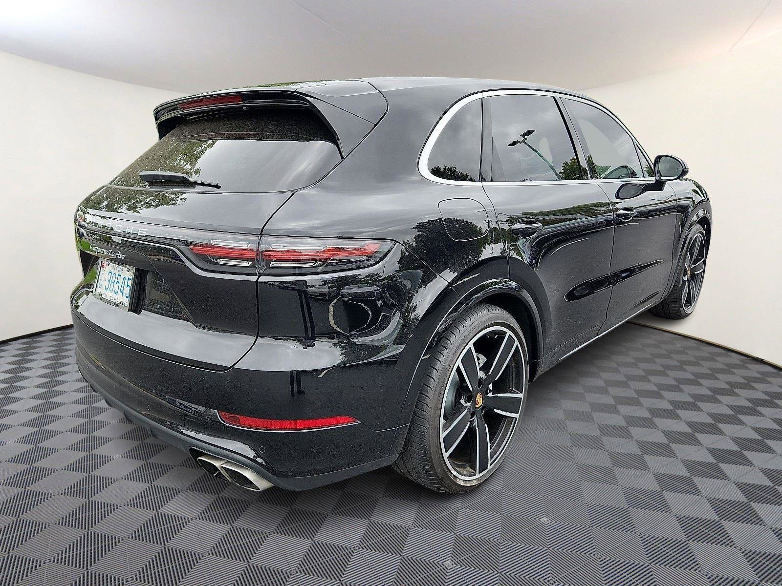 Used 2020 Porsche Cayenne Turbo image 5