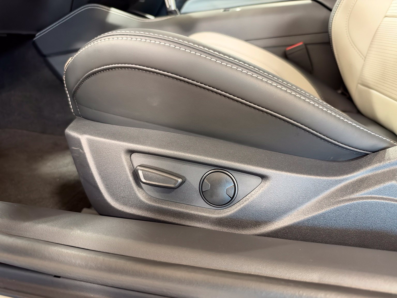 Used 2025 Ford Mustang GT Premium RWD image 12