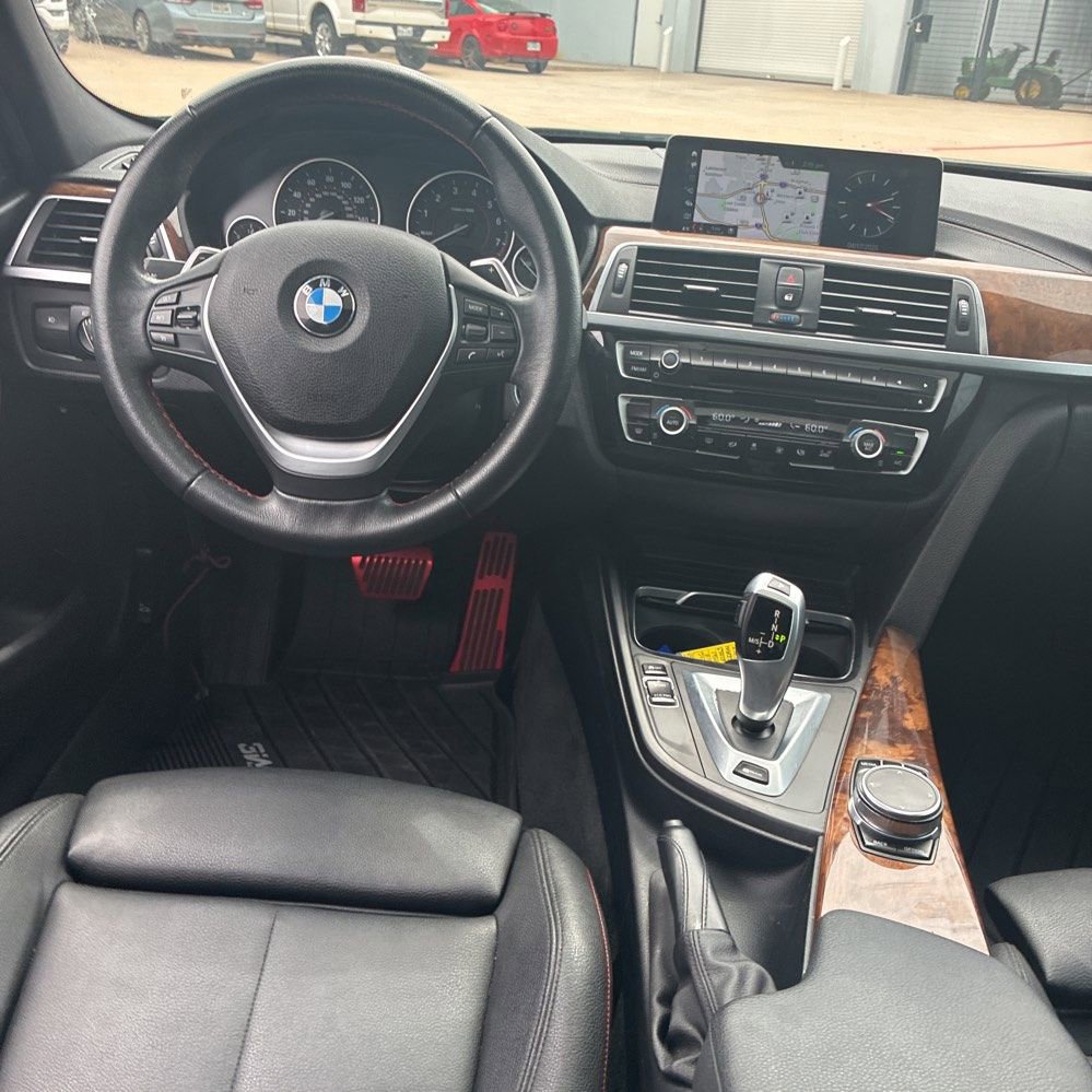 Used 2018 BMW 330e w/ Convenience Package image 10