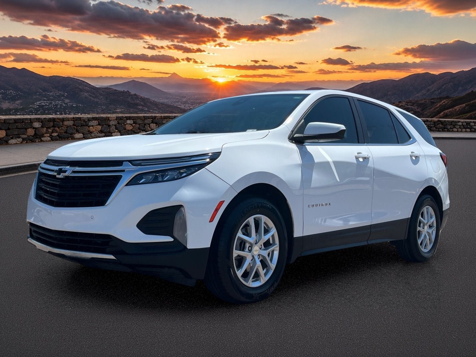 Used 2022 Chevrolet Equinox LT FWD image 2