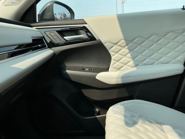 New 2025 Mitsubishi Outlander SEL image 18