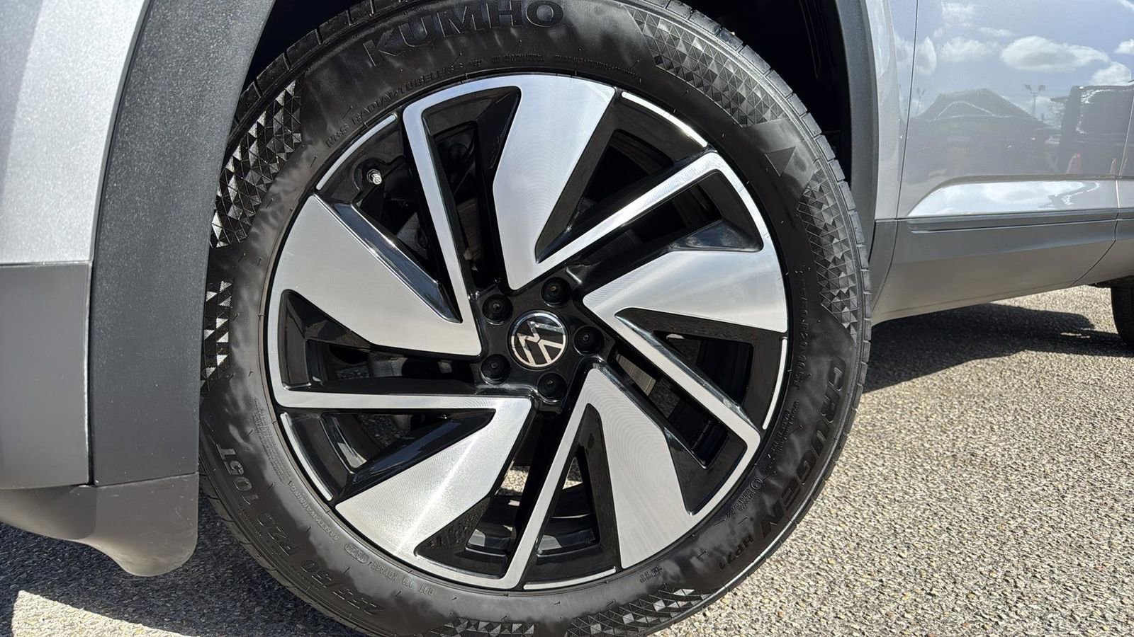 Used 2025 Volkswagen Atlas SE image 9