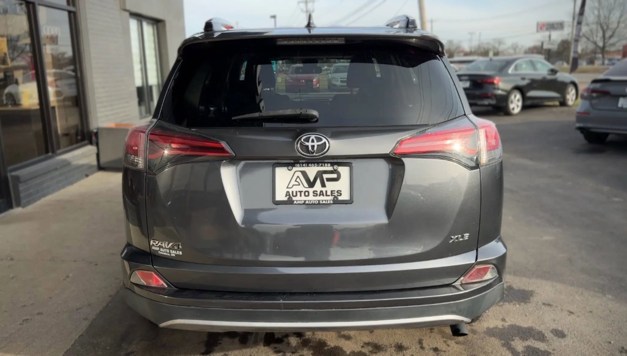 Used 2018 Toyota RAV4 XLE image 4