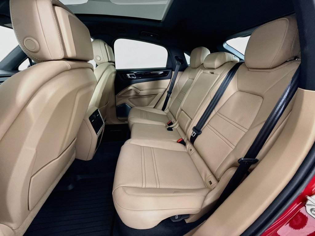 Certified 2023 Porsche Cayenne Coupe AWD/4WD image 24