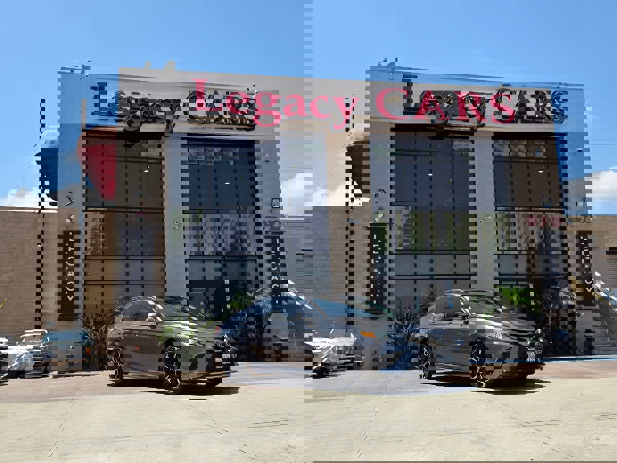 Used 2020 Toyota Camry XSE image 2