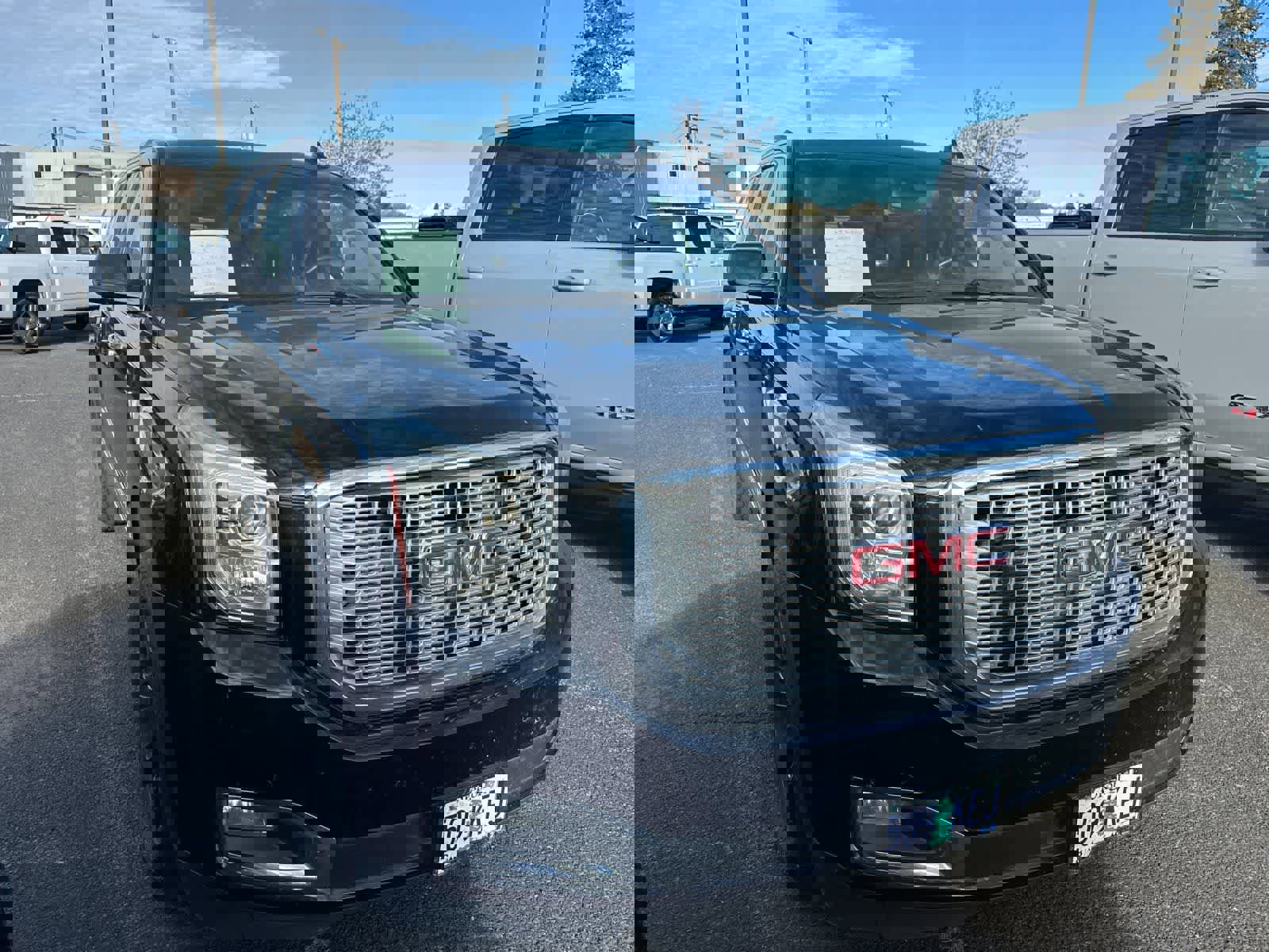 Used 2015 GMC Yukon XL Denali image 3