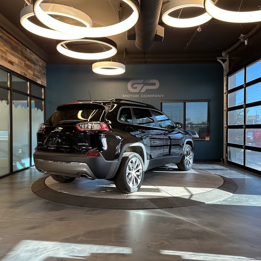 Used 2022 Jeep Cherokee Limited w/ Elite Package AWD/4WD image 3