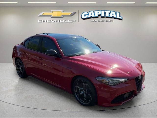 Used 2023 Alfa Romeo Giulia Estrema image 8