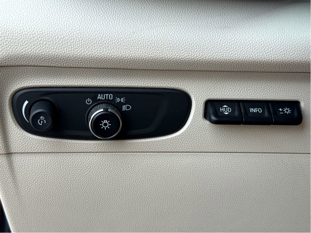 Used 2022 Buick Envision Essence w/ Technology Package I image 12