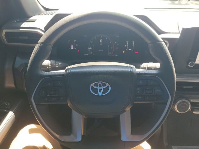 Used 2025 Toyota 4Runner SR5 AWD/4WD image 14