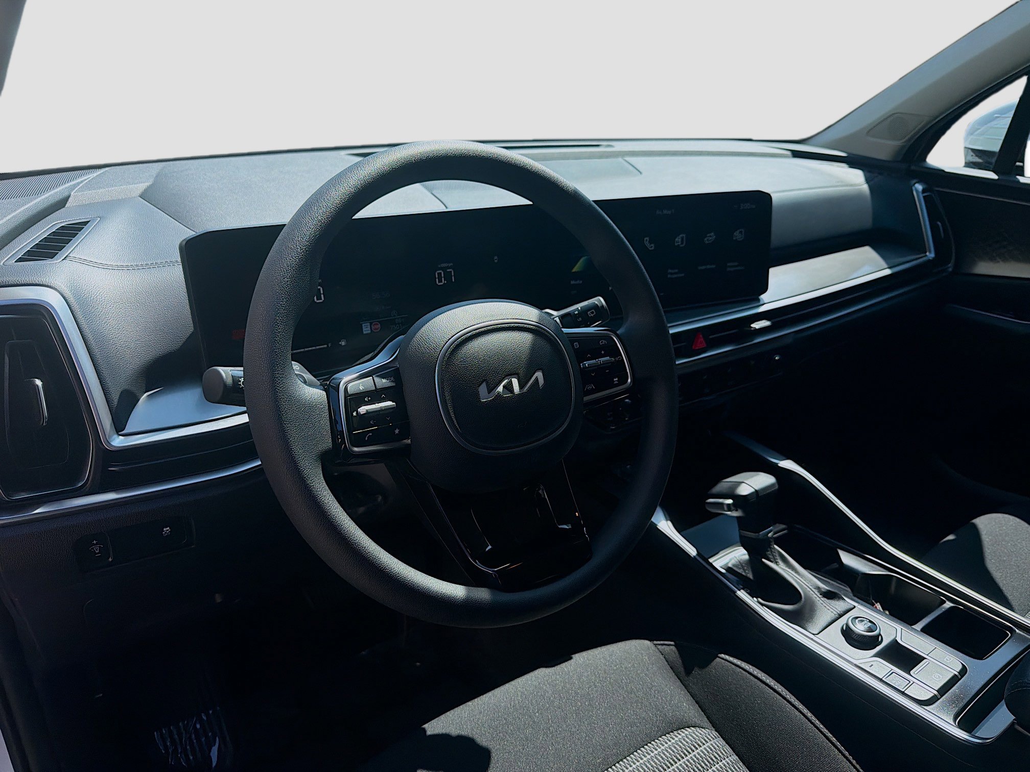 Used 2025 Kia Sorento LX FWD image 7