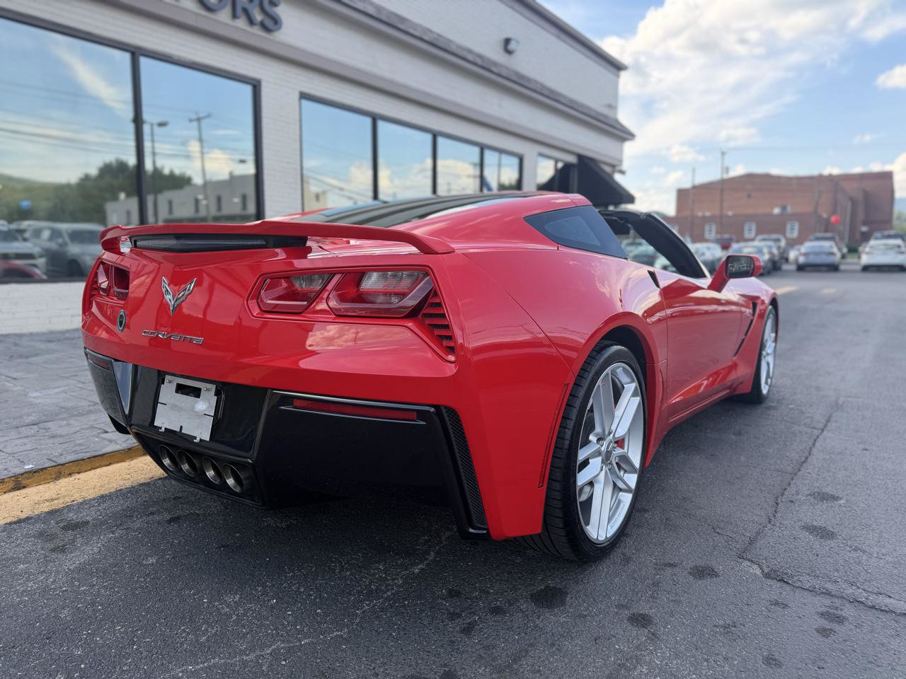 Used 2018 Chevrolet Corvette Stingray Coupe w/ 1LT RWD image 3