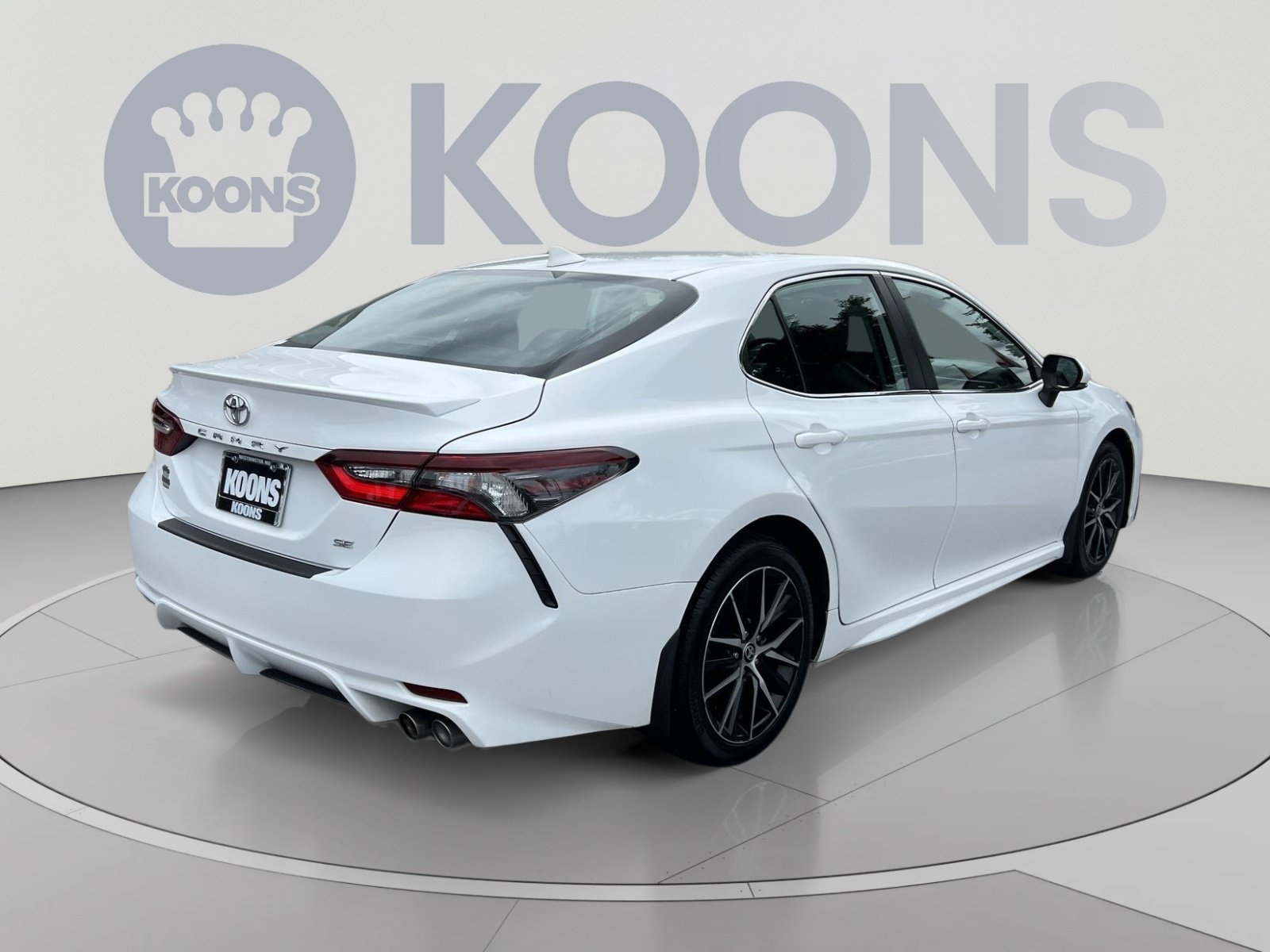 Used 2023 Toyota Camry SE w/ Cold Weather Package FWD image 7