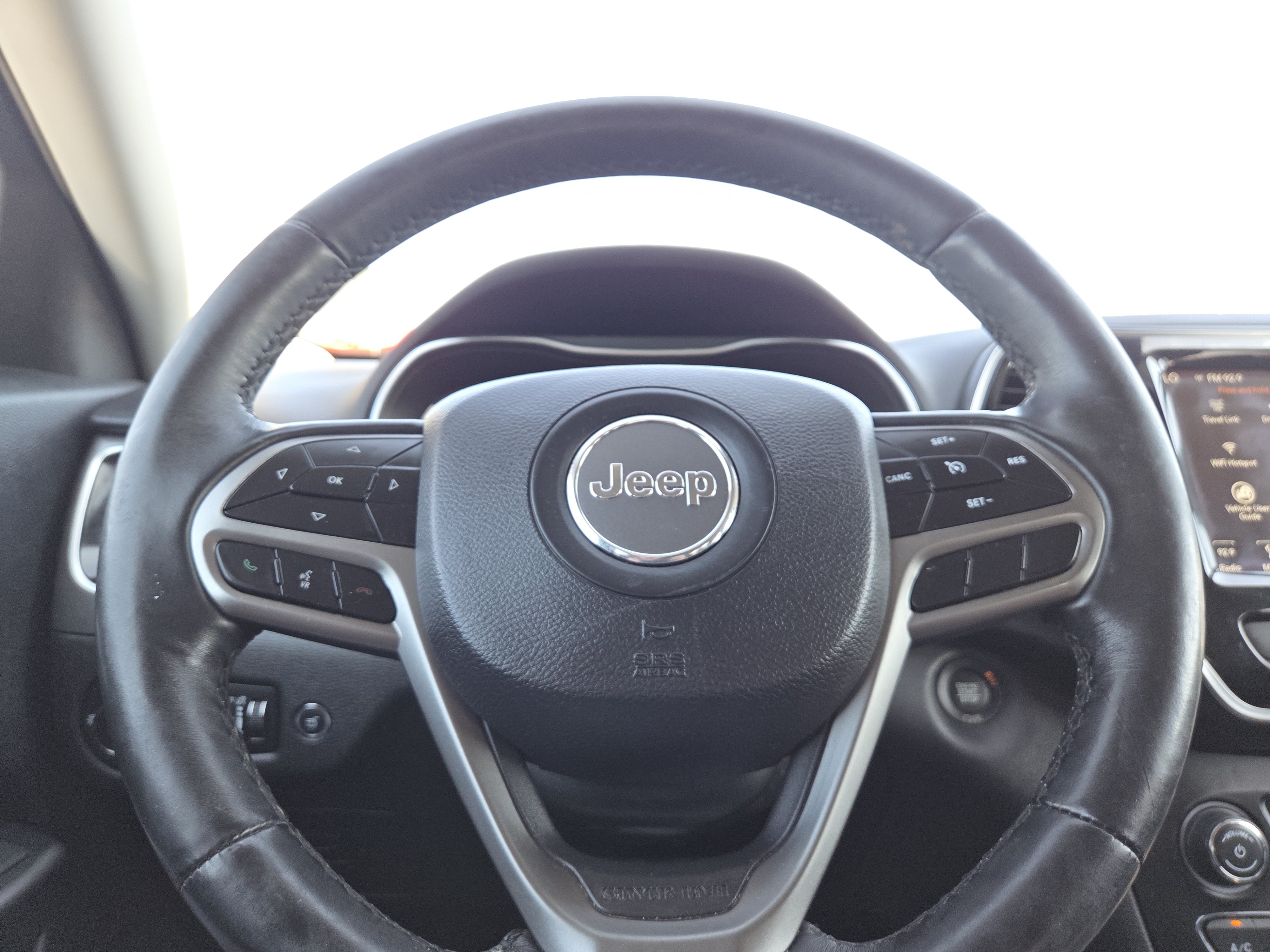 Used 2019 Jeep Cherokee Limited AWD/4WD image 17