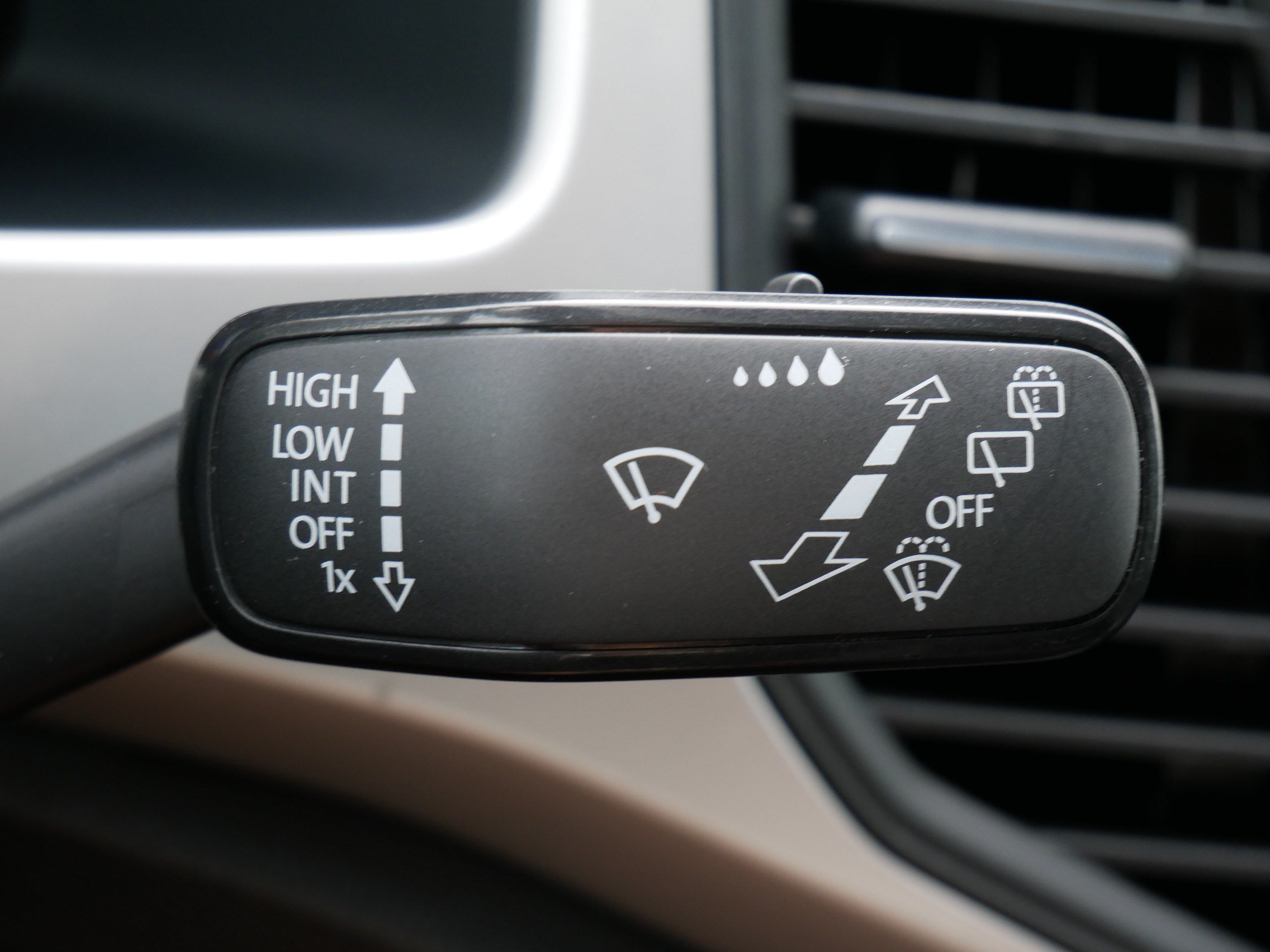 Certified 2023 Volkswagen Atlas SE AWD/4WD image 32