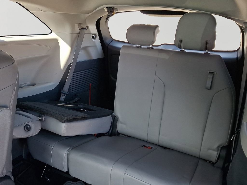 Used 2021 Toyota Sienna XLE image 11