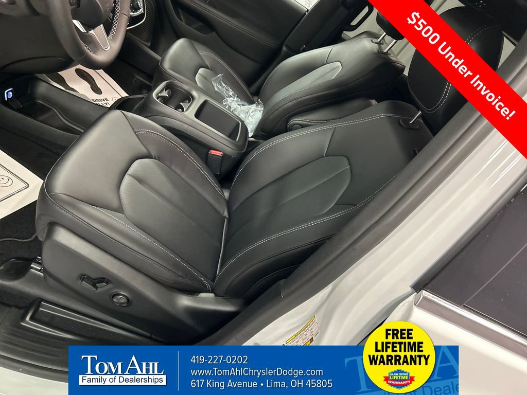 New 2026 Chrysler Voyager LX image 10