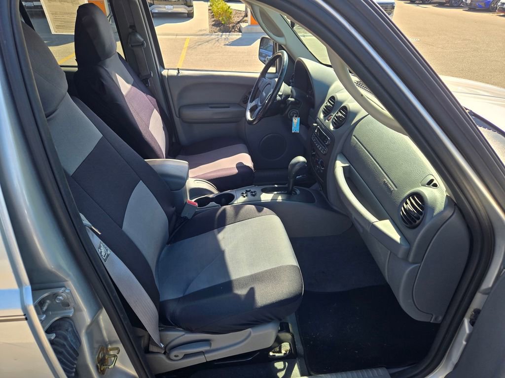 Used 2006 Jeep Liberty Sport AWD/4WD image 9