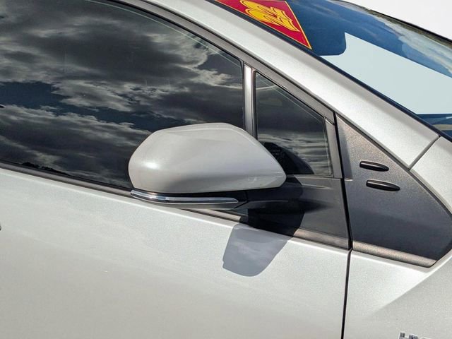 Used 2022 Toyota Prius LE image 11