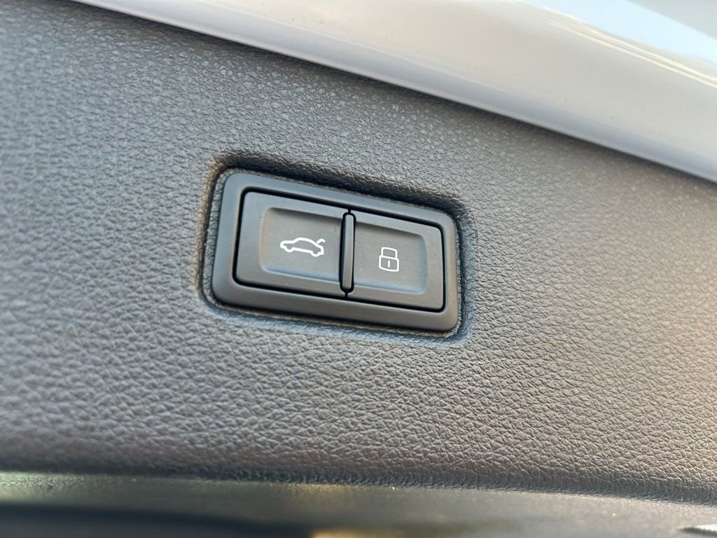 Used 2023 Audi Q7 2.0T Premium w/ Towing Package image 45