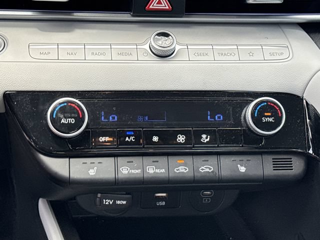 Certified 2025 Hyundai Elantra Limited FWD image 30