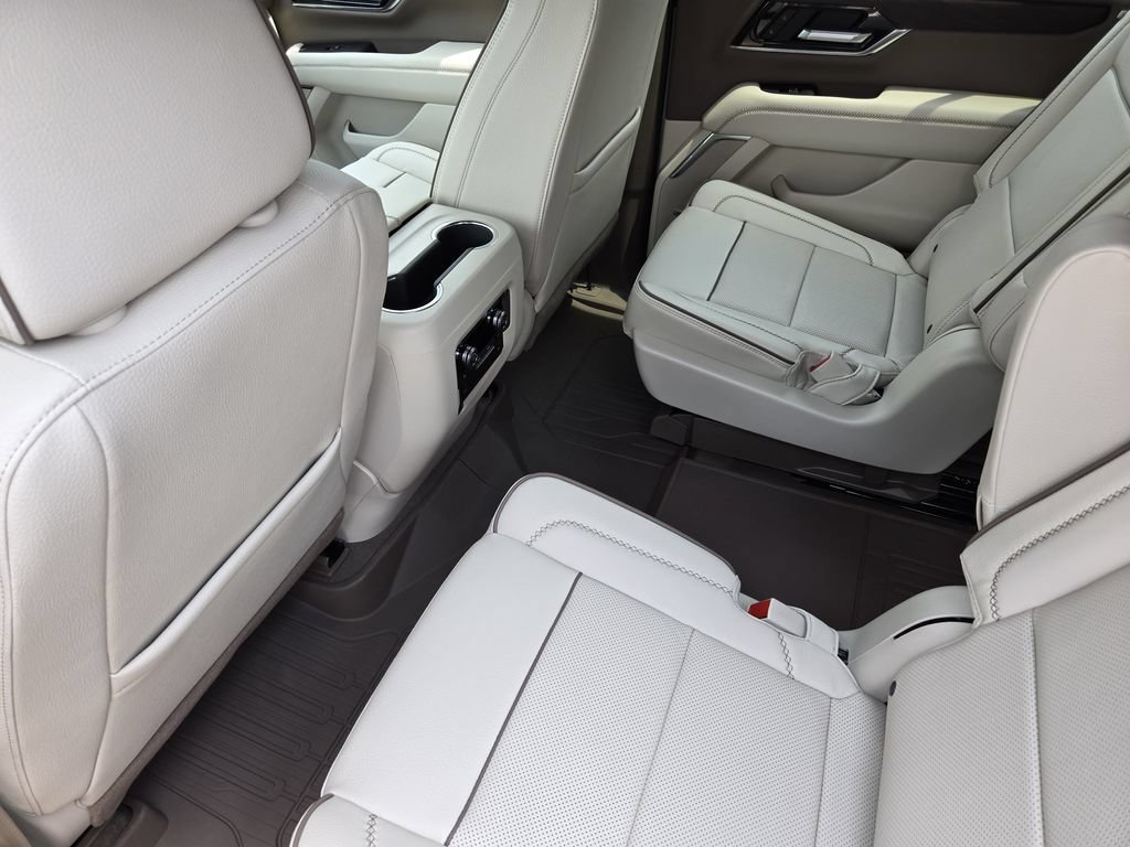 New 2026 GMC Yukon XL Denali w/ LPO, Floor Liner Package AWD/4WD image 18