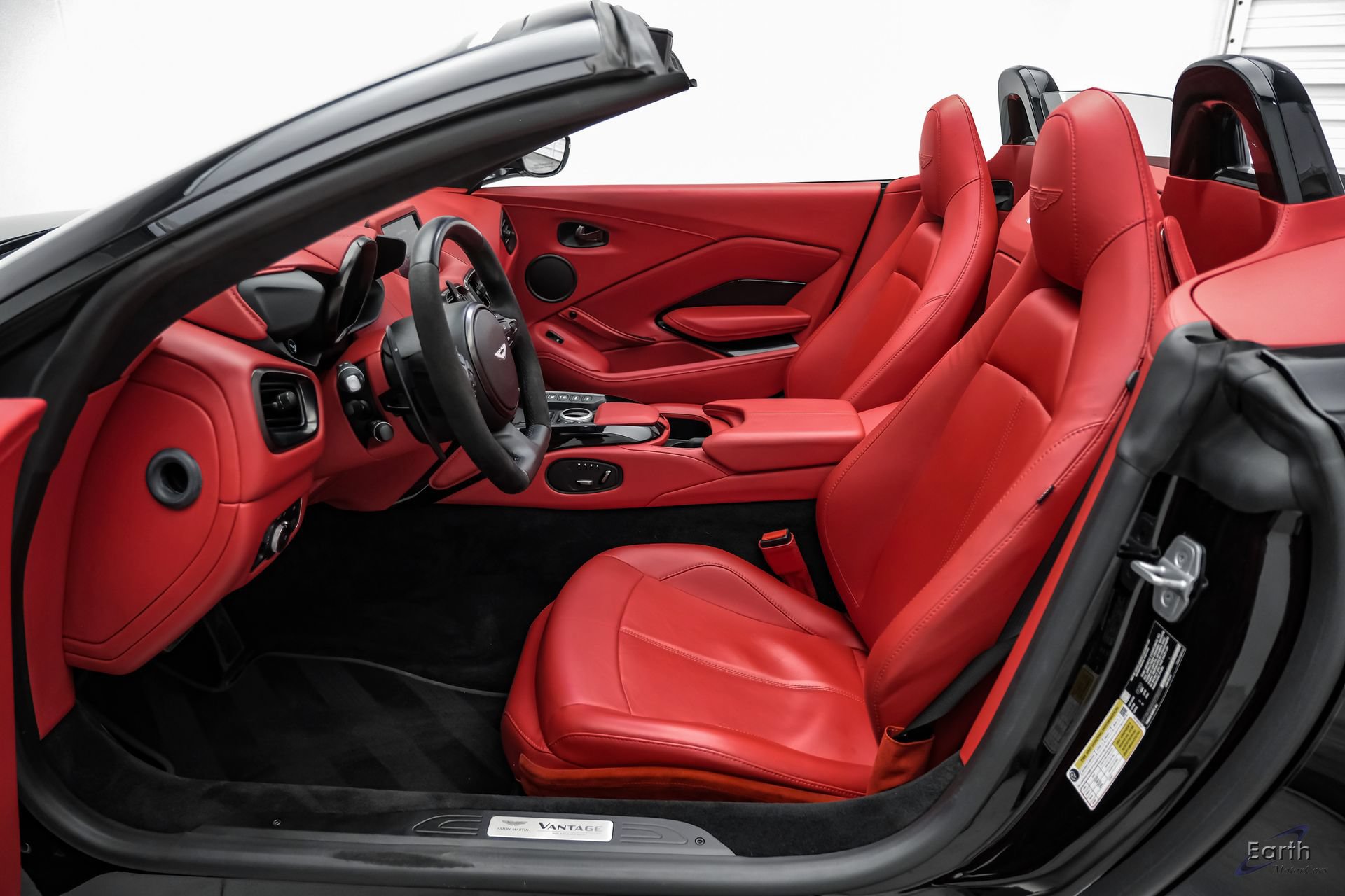 Used 2022 Aston Martin V8 Vantage Roadster RWD image 42