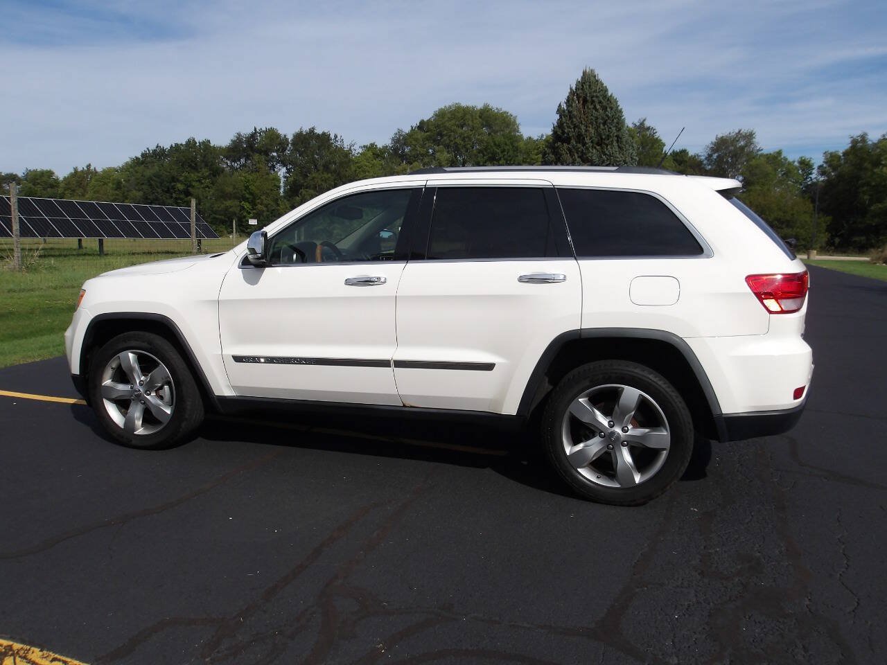Used 2011 Jeep Grand Cherokee Overland AWD/4WD image 48