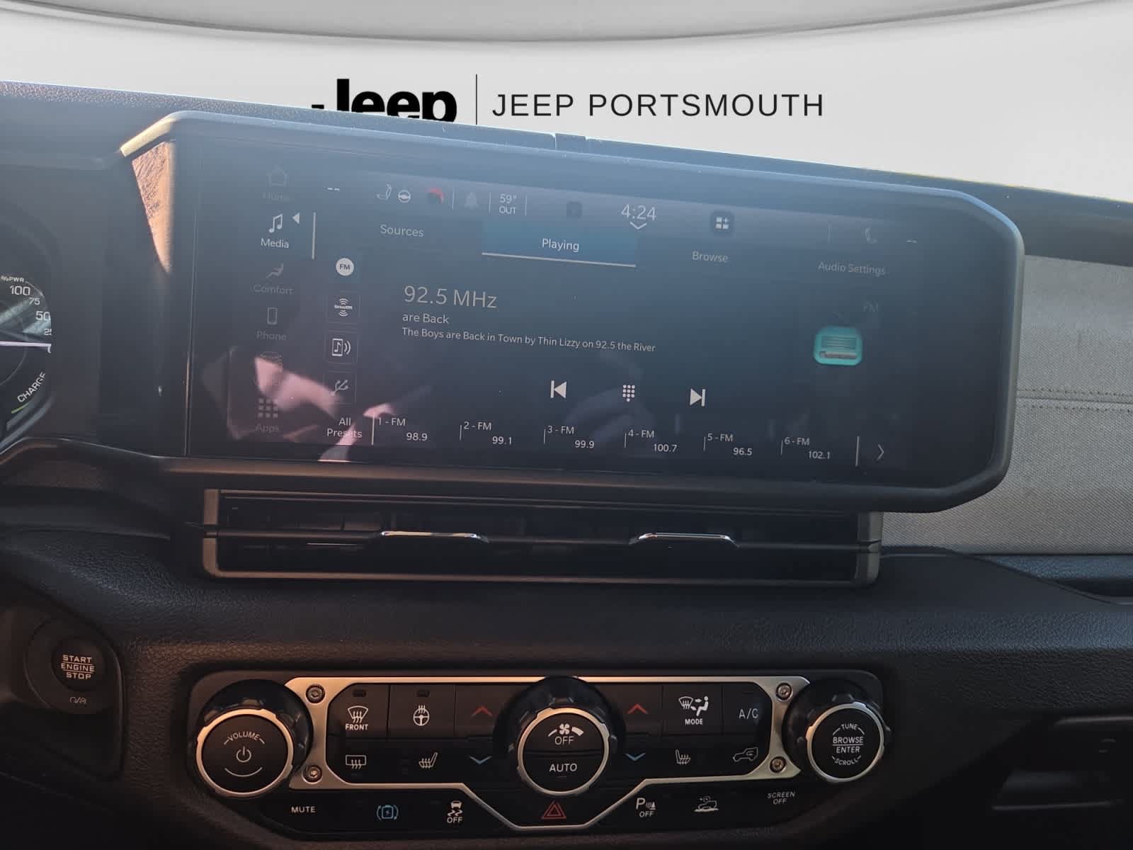 Used 2024 Jeep Wrangler Unlimited w/ Convenience Group AWD/4WD image 13