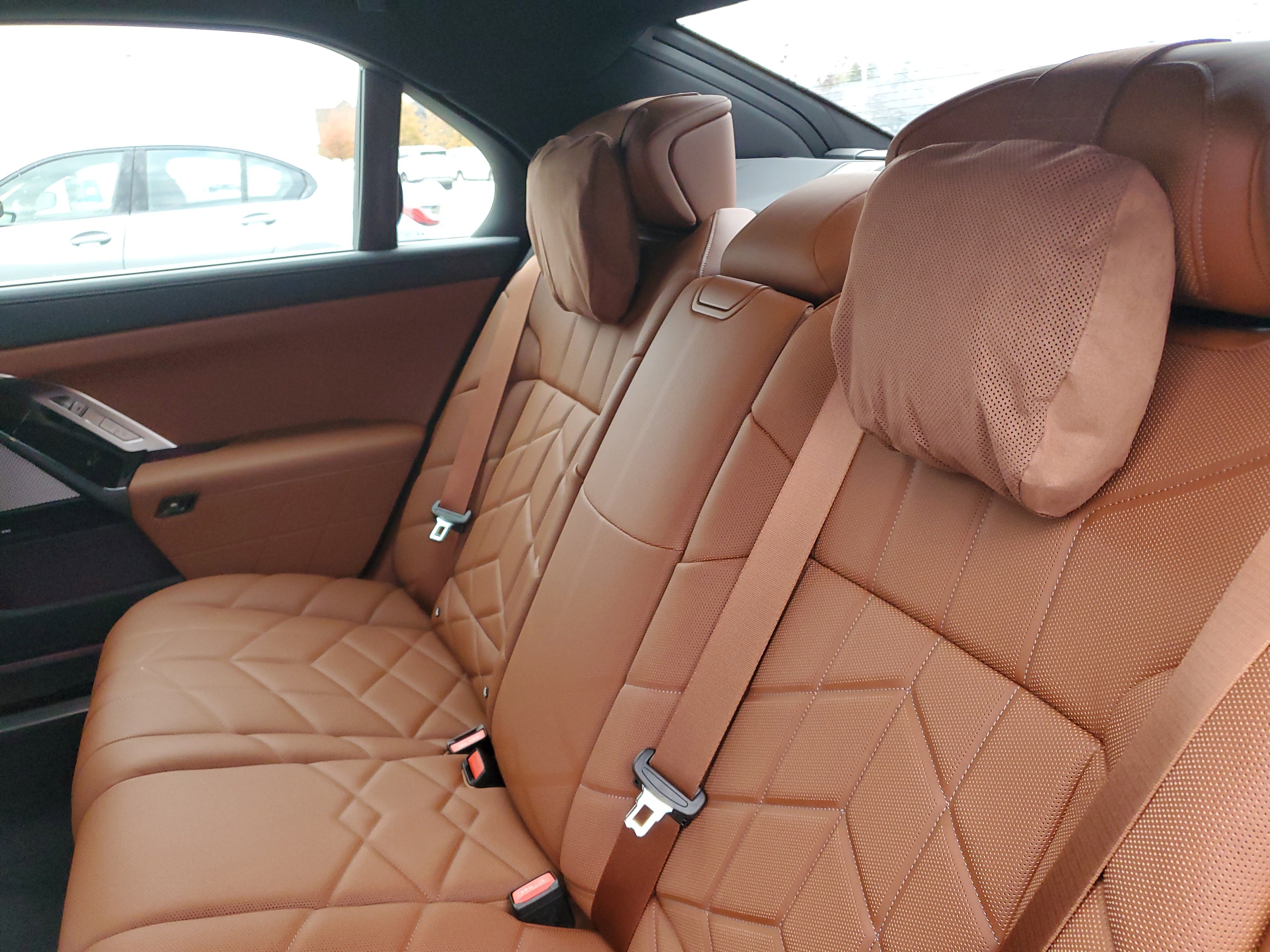 New 2025 BMW i7 eDrive50 w/ Premium Package image 24