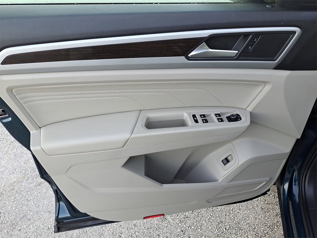 Used 2023 Volkswagen Atlas SE w/ Panoramic Sunroof Package image 16