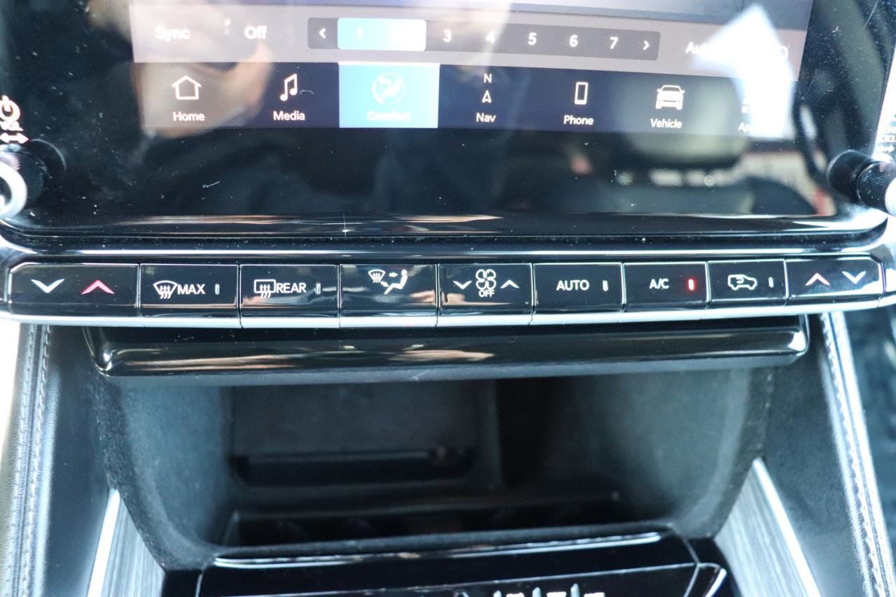 Used 2023 Jeep Wagoneer L Series II image 42