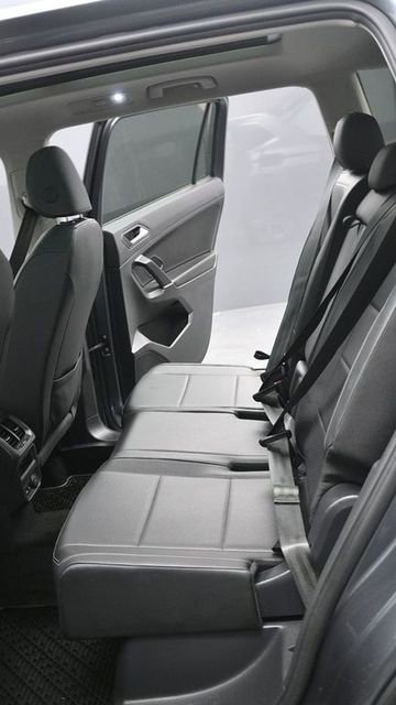 Used 2020 Volkswagen Tiguan SEL w/ 3rd Row Seat Package image 24