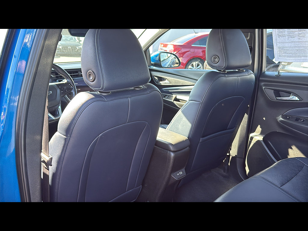 Used 2023 Chevrolet Bolt EUV Premier w/ Sun & Sound Package FWD image 12