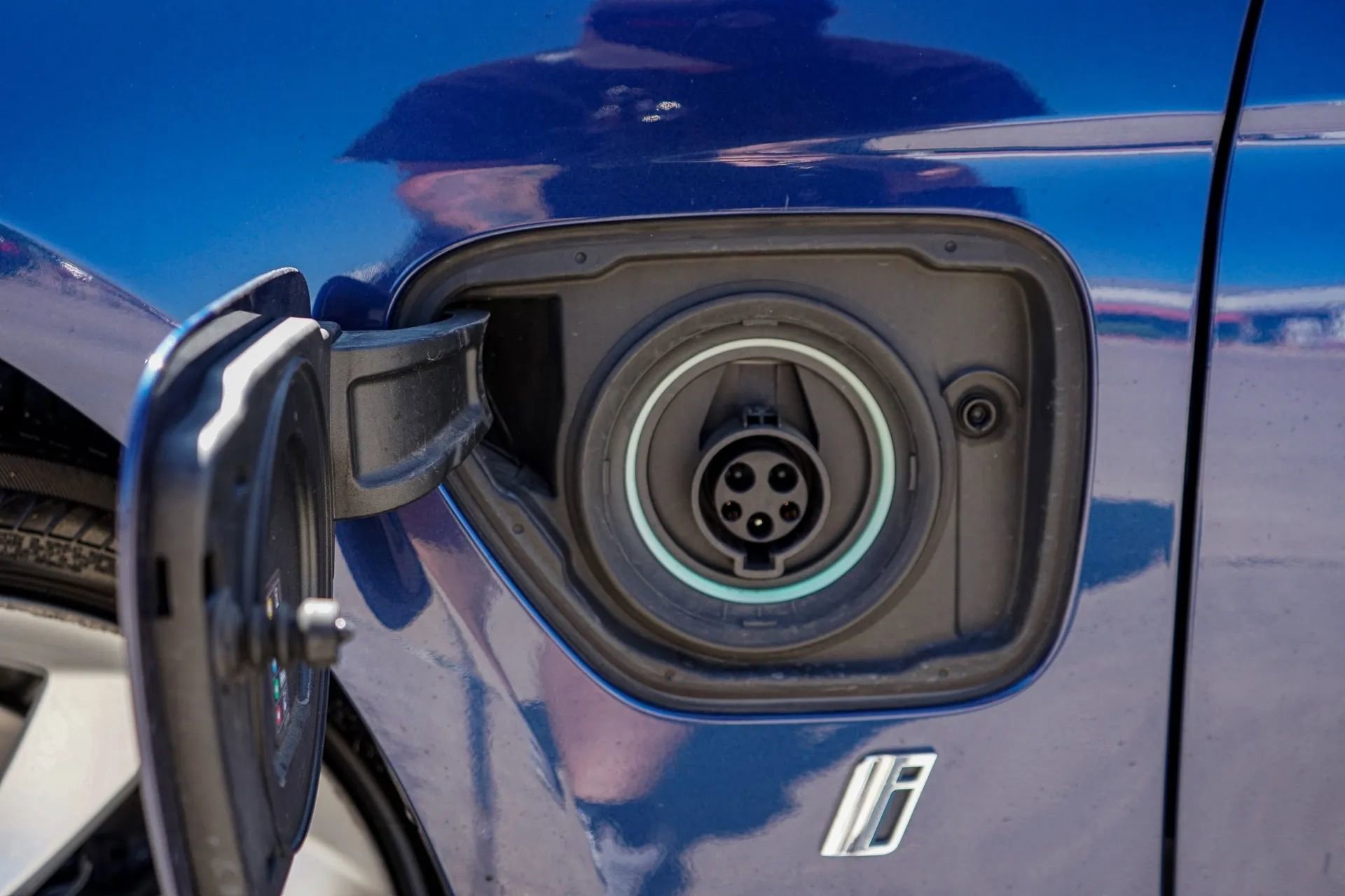 Used 2017 BMW 330e image 10