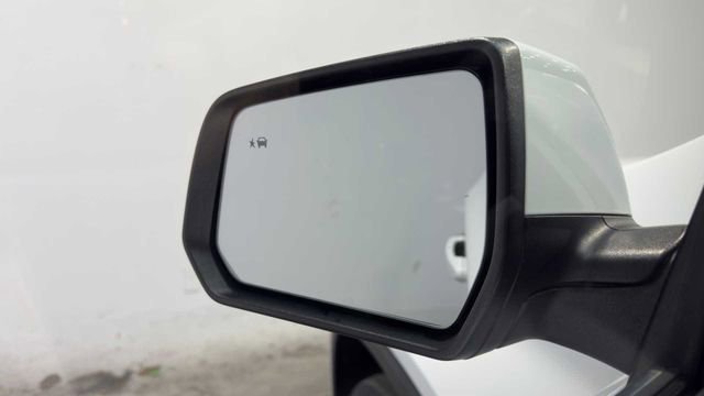Used 2023 Chevrolet Traverse LT FWD image 11