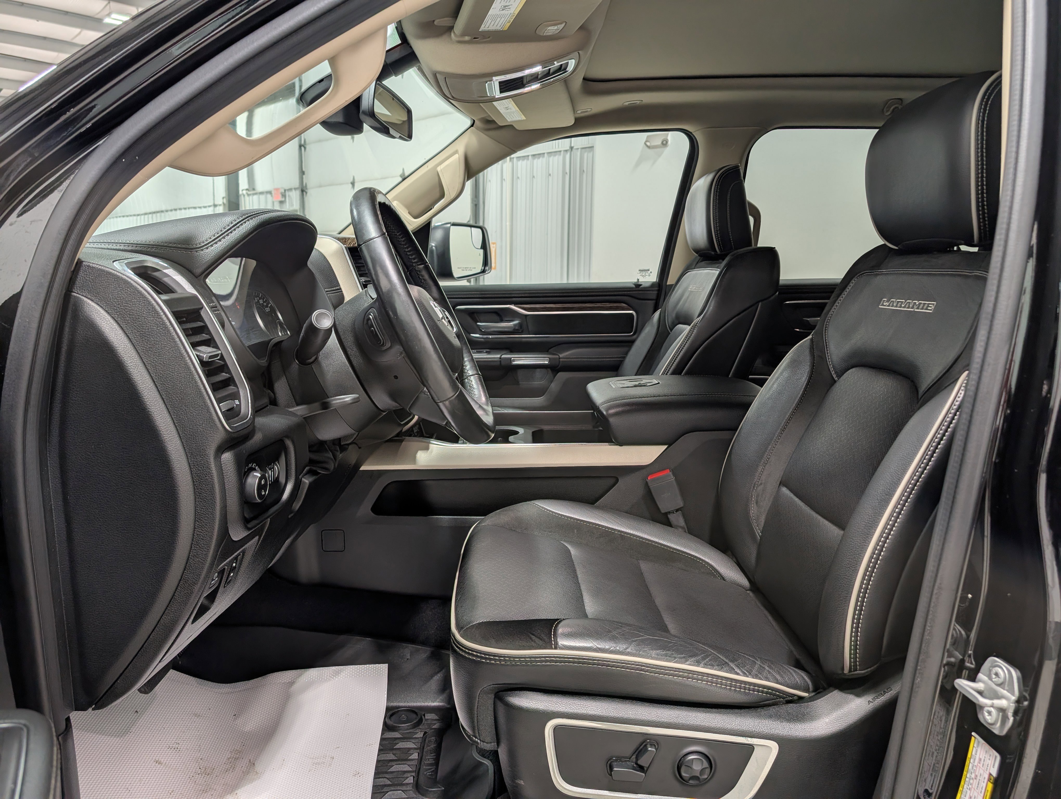 Used 2019 RAM 1500 Laramie image 17