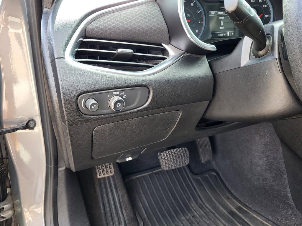 Used 2018 Chevrolet Malibu LT image 18