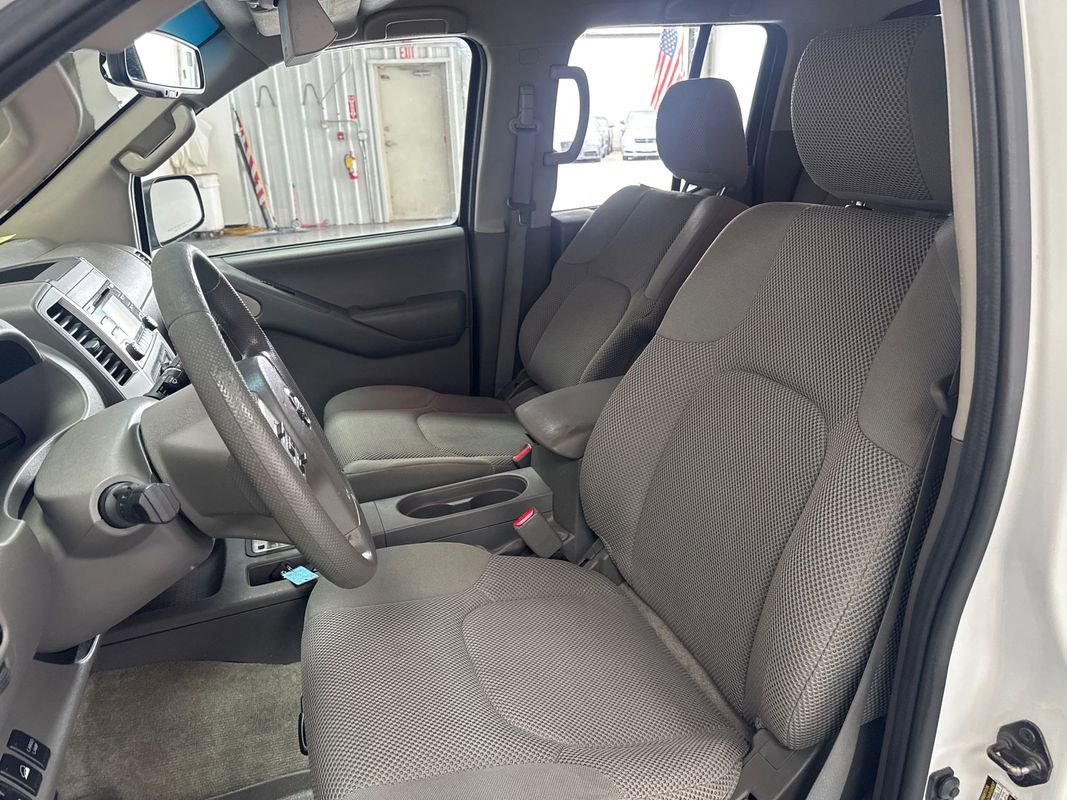 Used 2014 Nissan Frontier SV w/ SV Value Truck Package AWD/4WD image 9