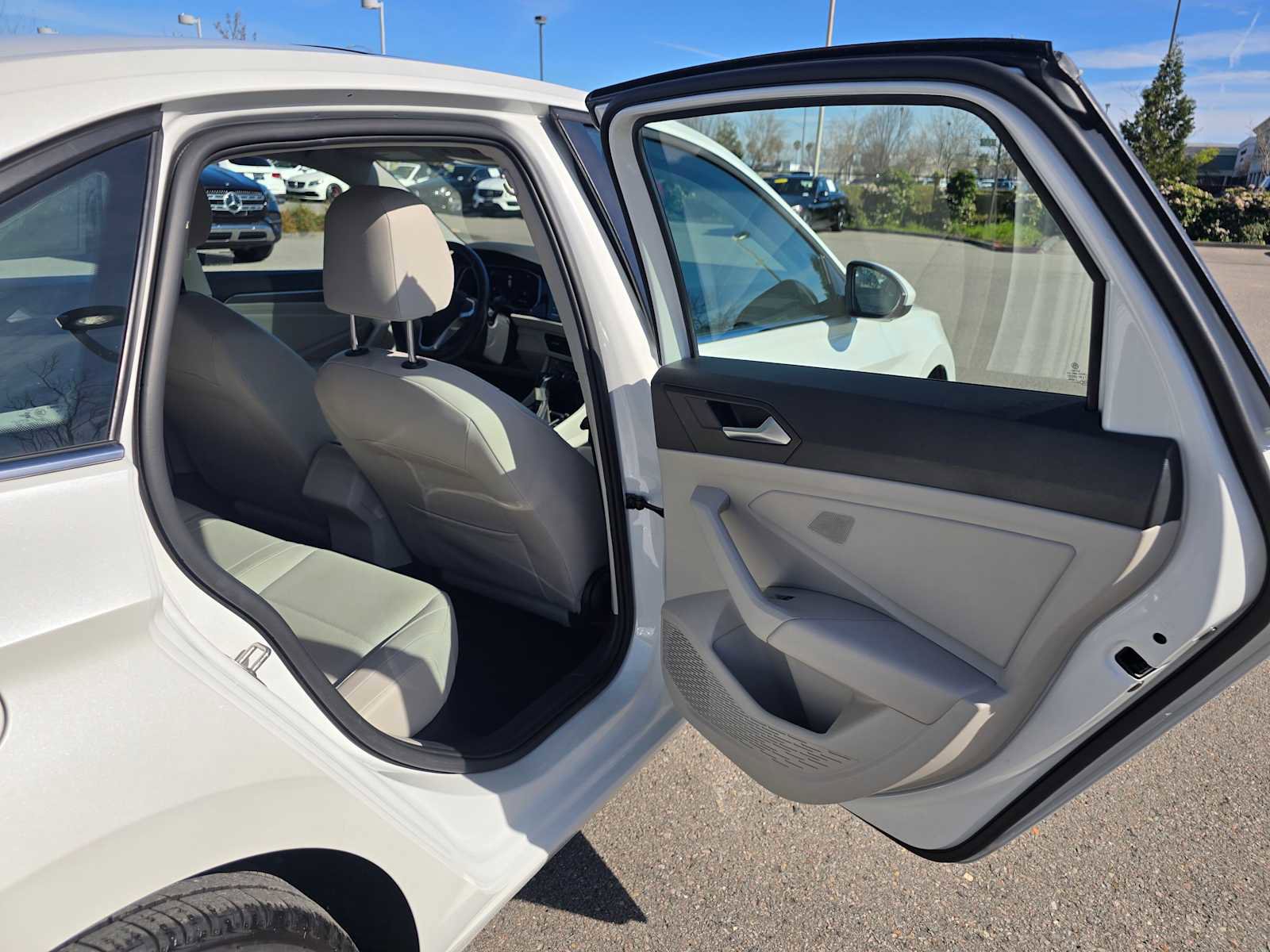 Used 2023 Volkswagen Jetta SE w/ Panoramic Sunroof Package image 14