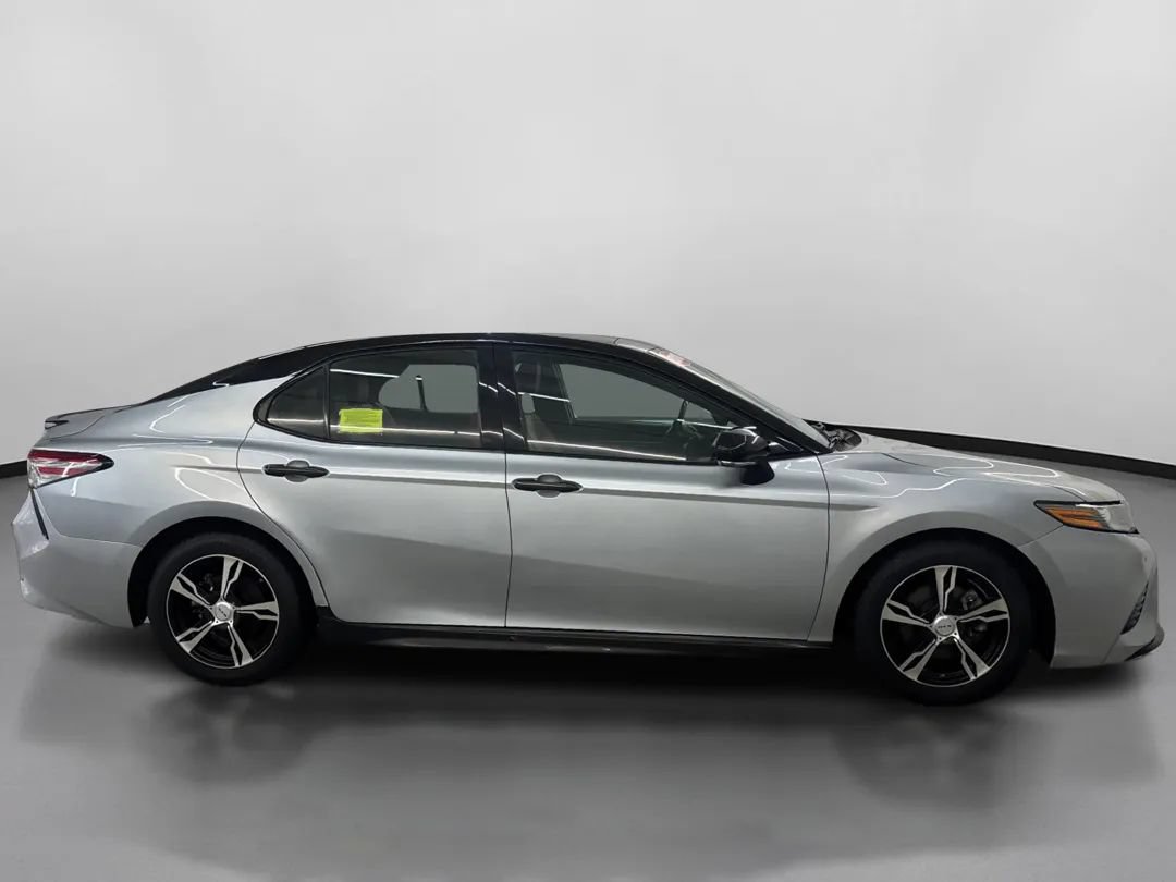 Used 2018 Toyota Camry XSE FWD image 11