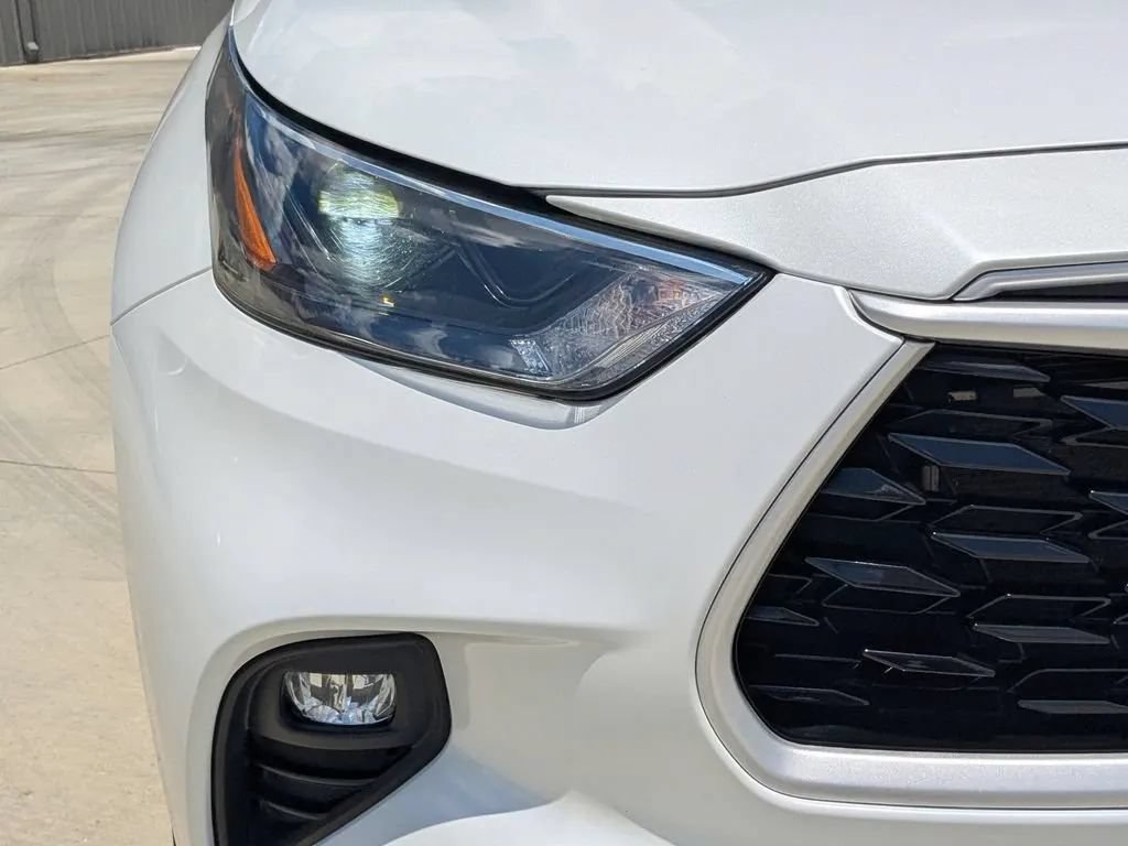 Used 2023 Toyota Highlander XLE FWD image 11