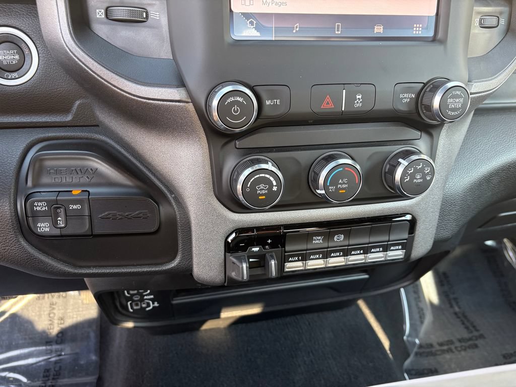 Used 2024 RAM 3500 Tradesman w/ Chrome Appearance Group AWD/4WD image 18