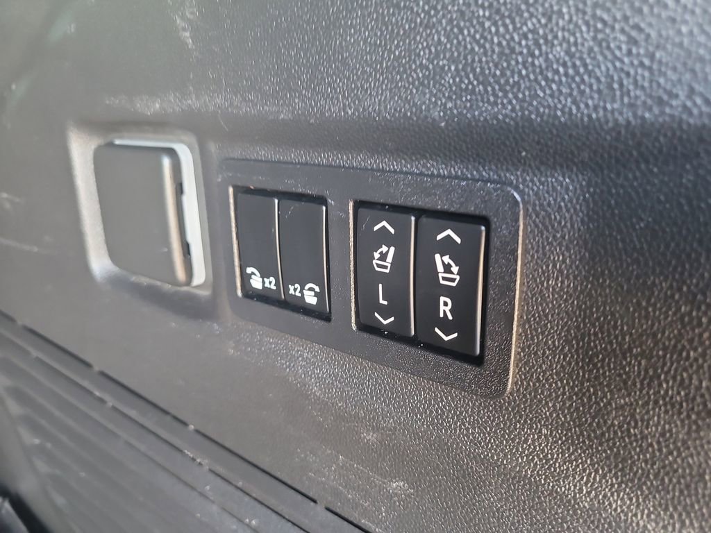 Used 2021 GMC Yukon Denali AWD/4WD image 11