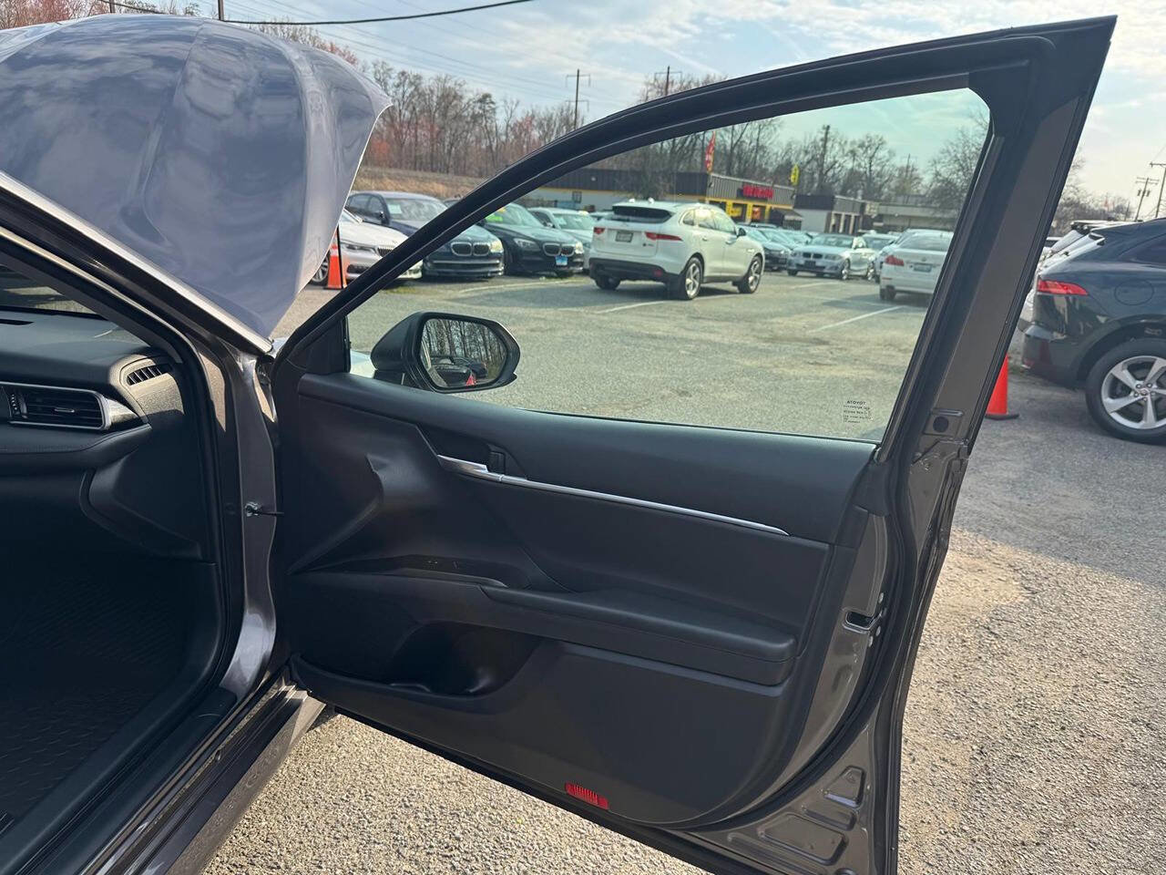 Used 2022 Toyota Camry LE image 31